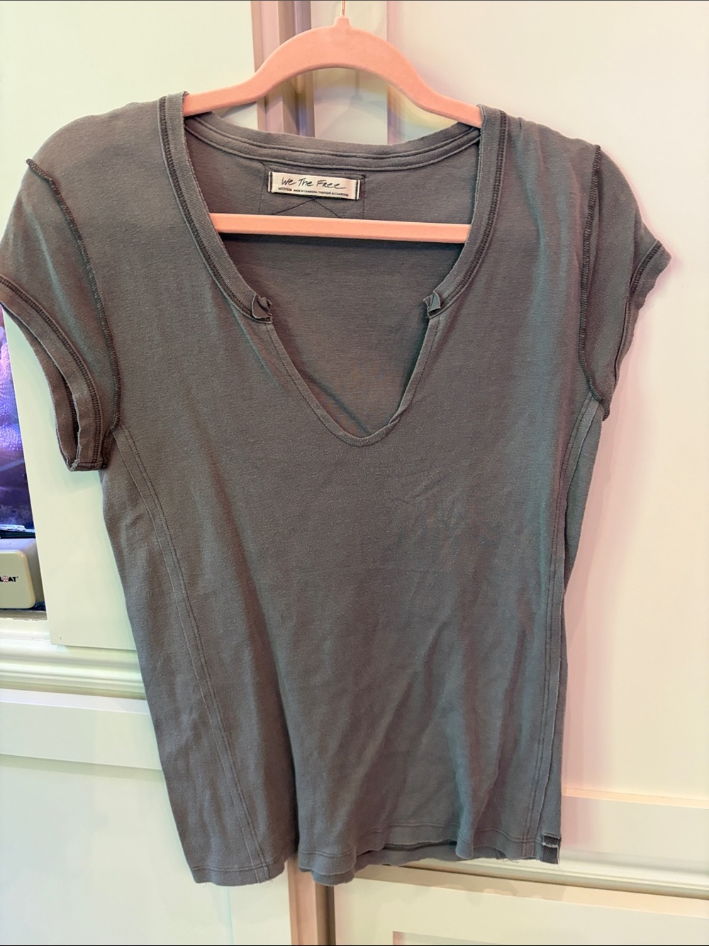 We The Free Short Sleeve V-Neck Tee in Slate Gray
